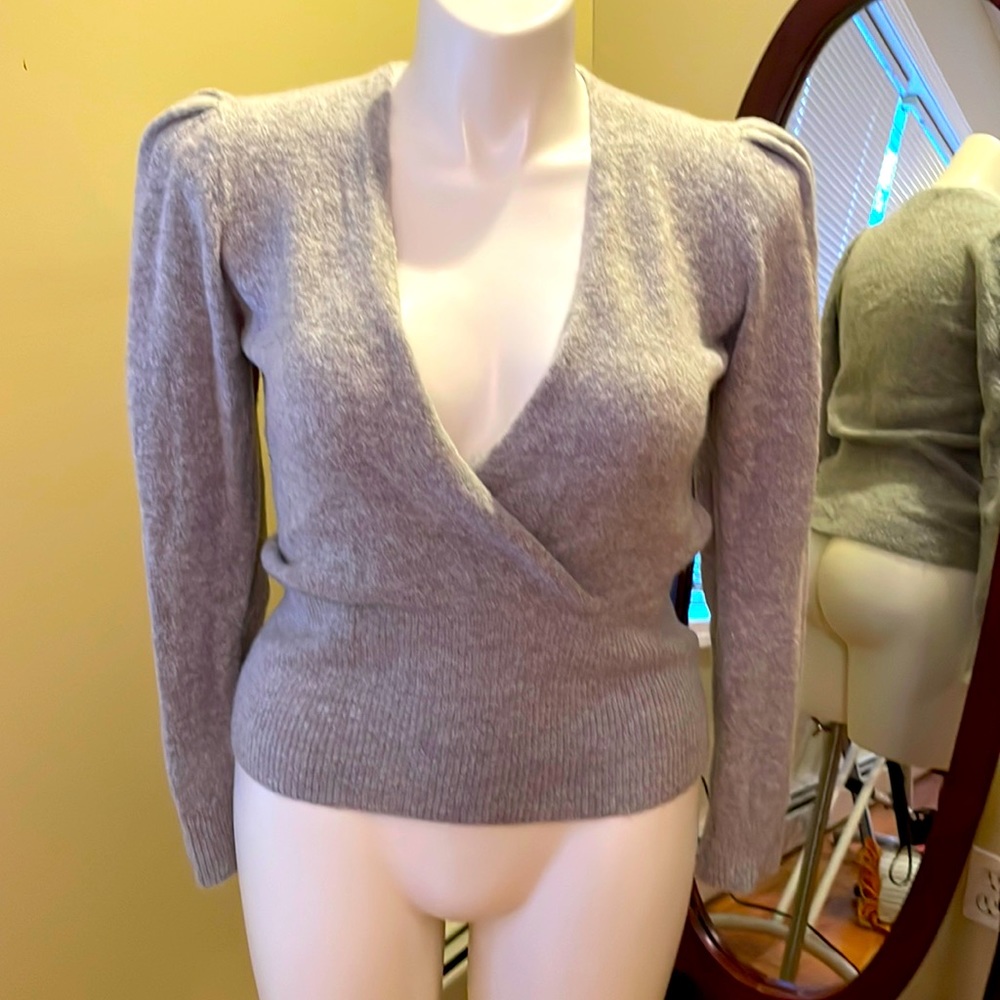 Soft, puff sleeve sweater - M